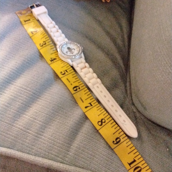 Women's NWOT Fleur de Lis White/Silver Rhinestone Encrusted watch w/ Sport Band - Picture 5 of 6